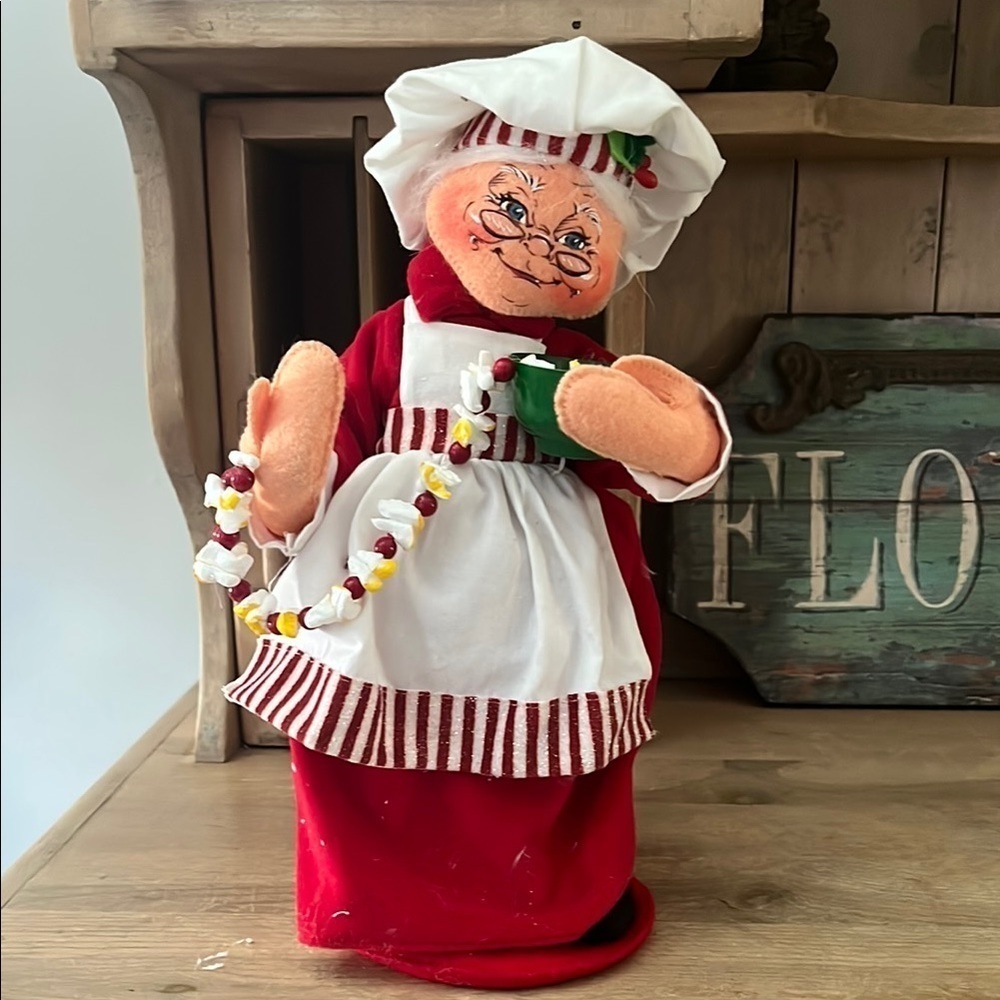 Annalee Mrs. Santa Chef Holding Popcorn Garland 12” From 2011 Cooking Kitchen